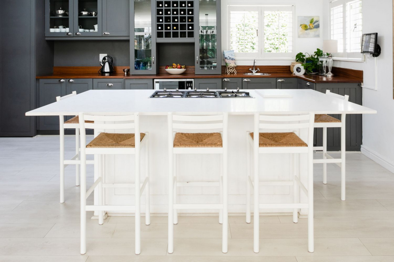 Kitchen Island Space and Sizing Guide