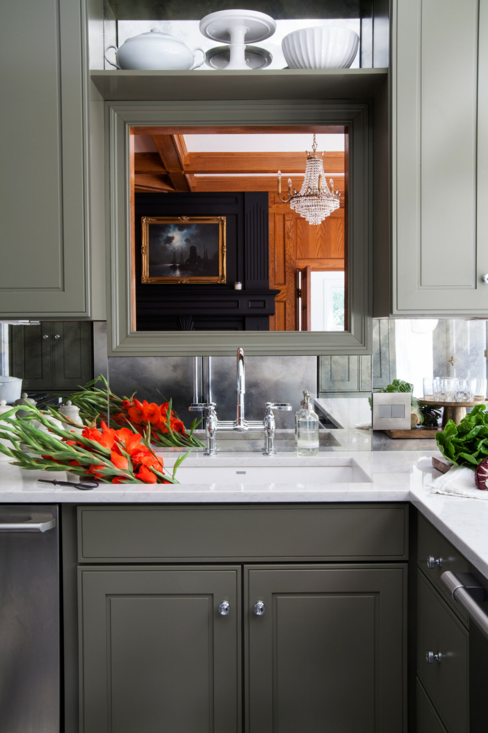 Mirrored Backsplash in the Kitchen - The Makerista