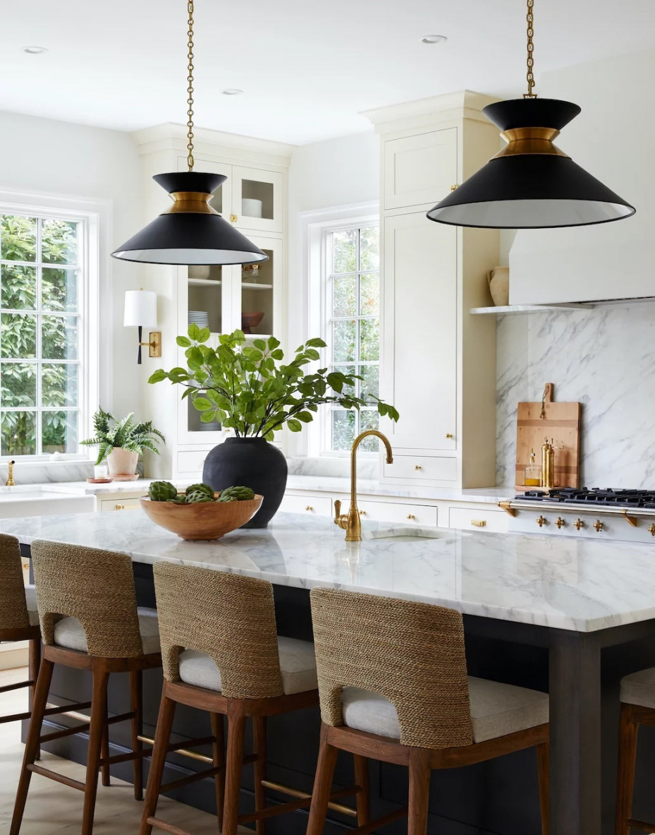 A Cream and Black Kitchen? This Home Tour is So Good