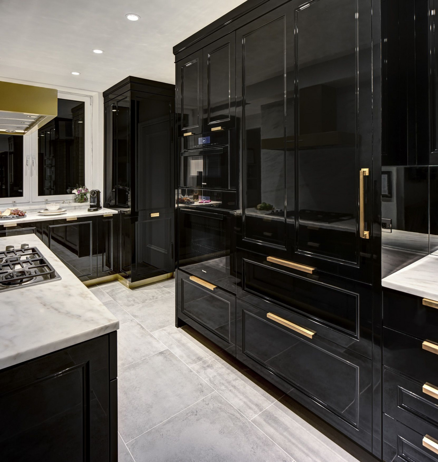 Black and Gold Kitchen Bliss  Black gloss kitchen, Luxury kitchen