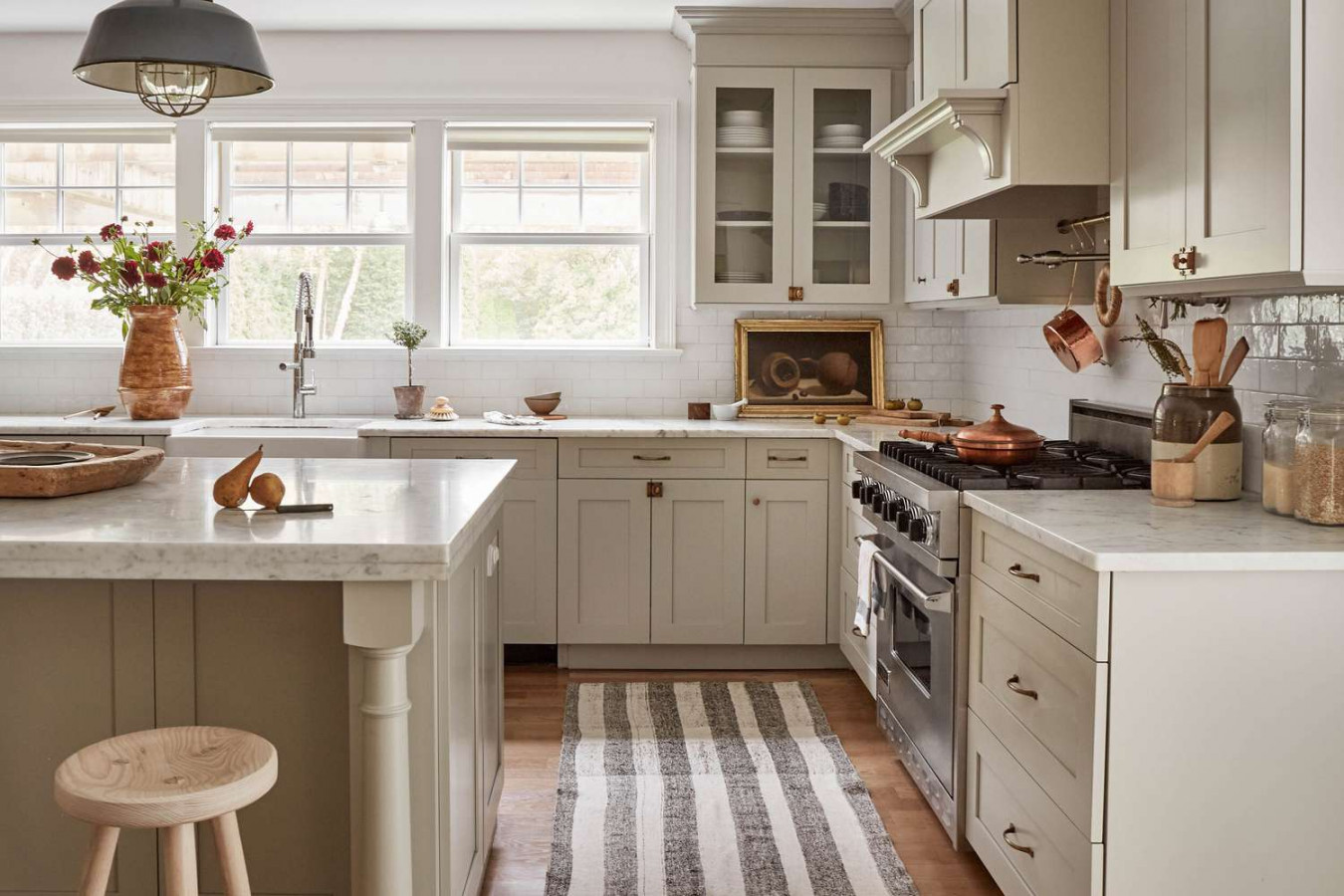 Chic and Timeless French Country Style Kitchens