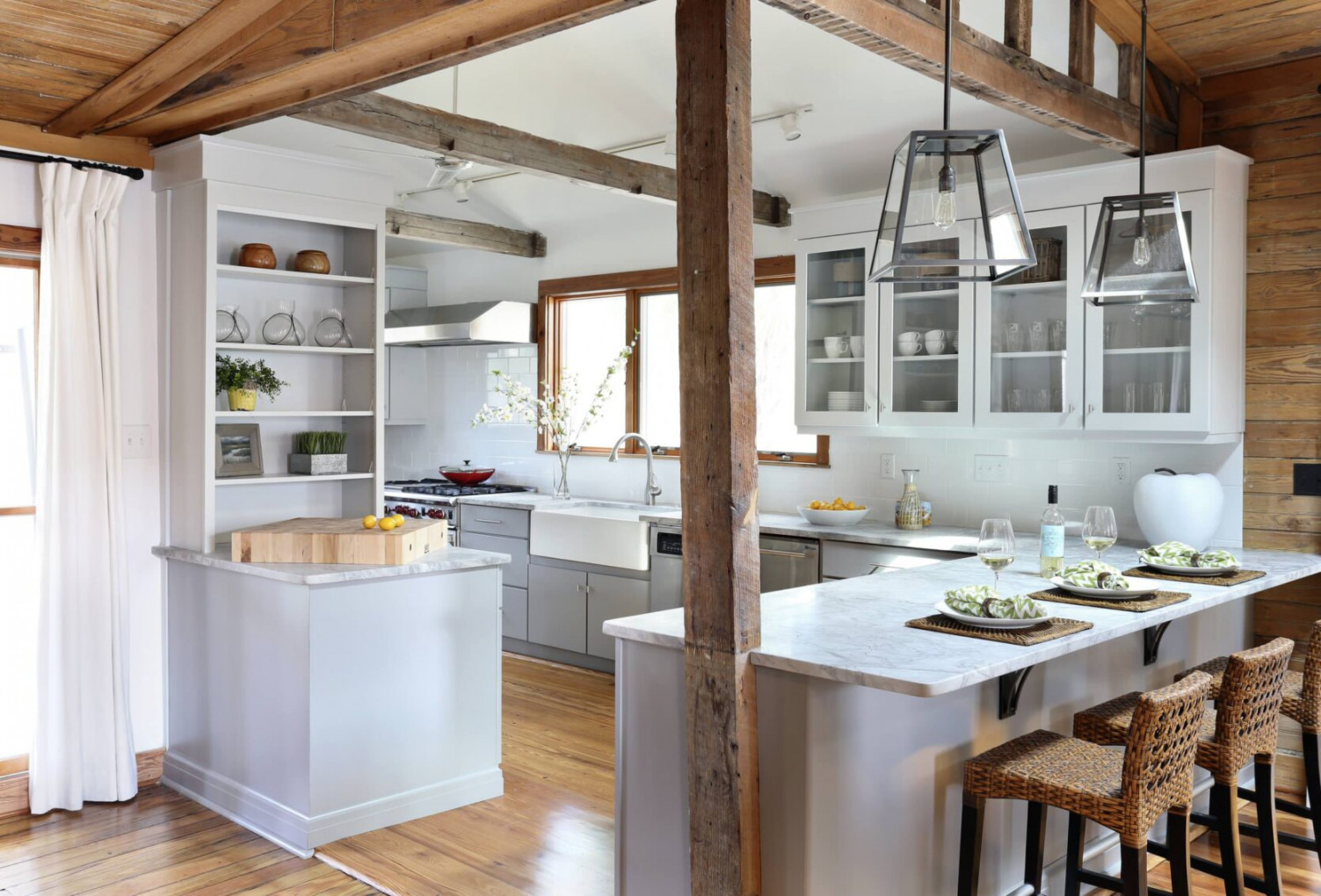 Farmhouse Update: How to Design A kitchen With a Load Bearing Post