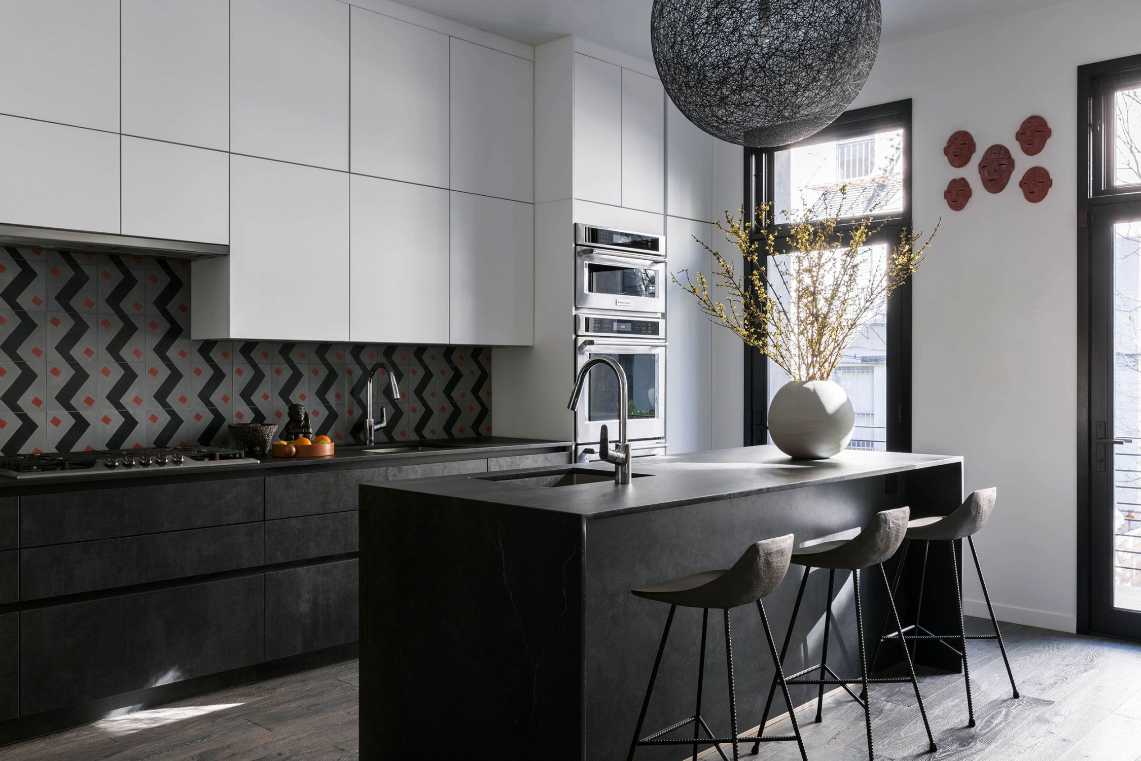 Gorgeous Ideas for the Perfect Black and White Kitchen