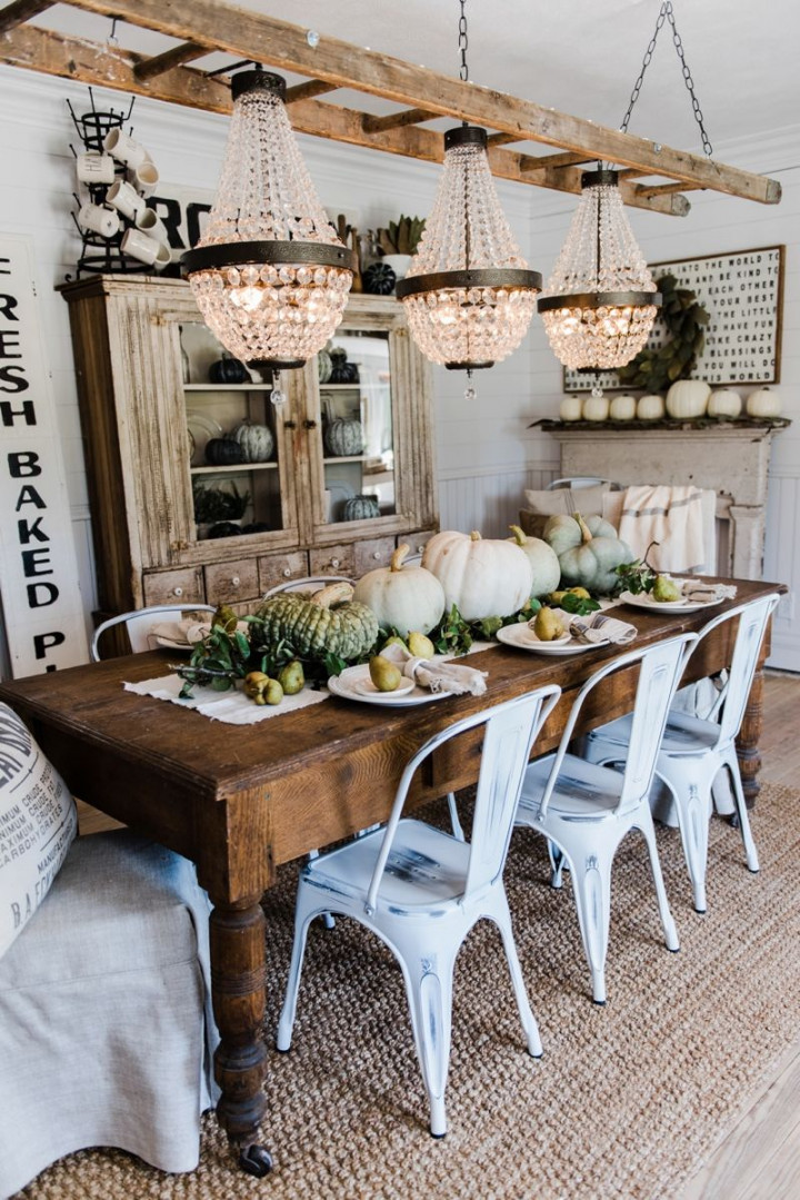 Happy Fall – Rustic Pumpkin & Pear Farmhouse Table  Rustikale