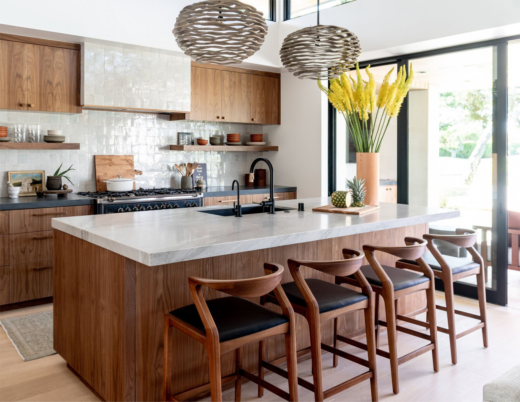 Key Mid-Century Modern Kitchen Elements and Ideas