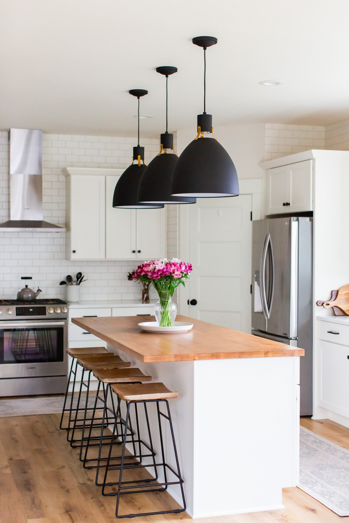 Modern Farmhouse Kitchen Pendant Lights - The Flowering Farmhouse