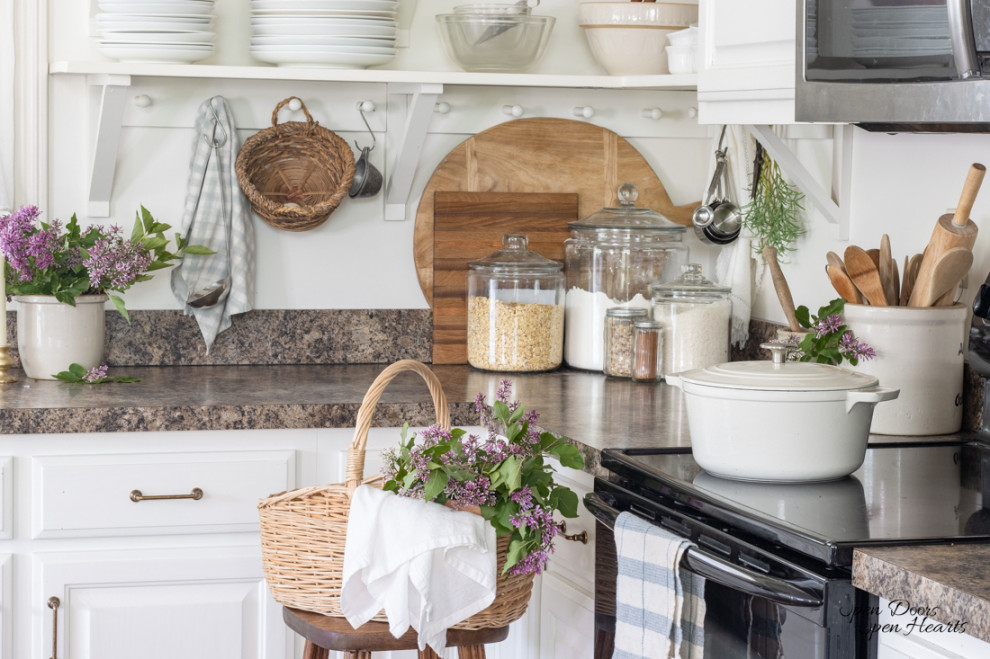 Simple & Functional European Farmhouse Style Kitchen Decor Ideas