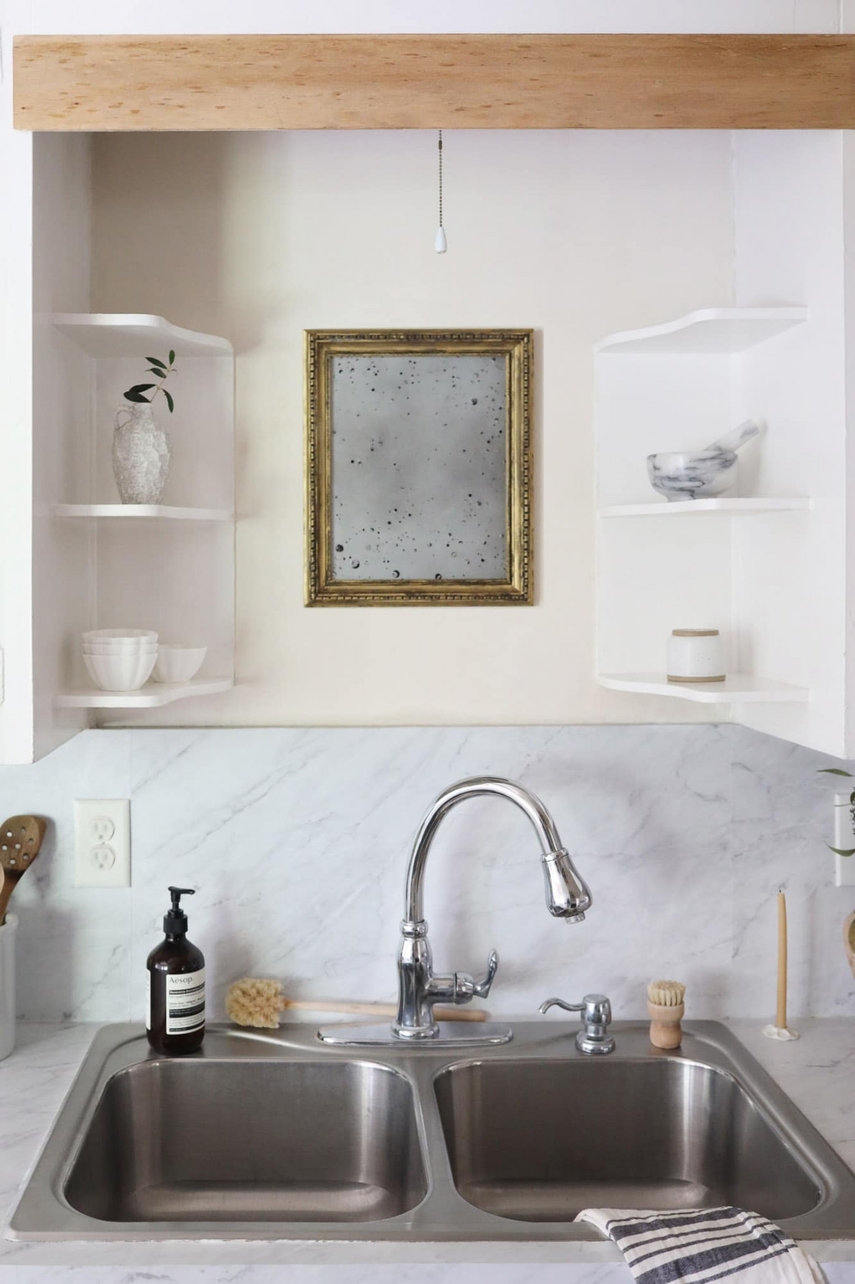 This Sink Valance DIY is Renter-friendly