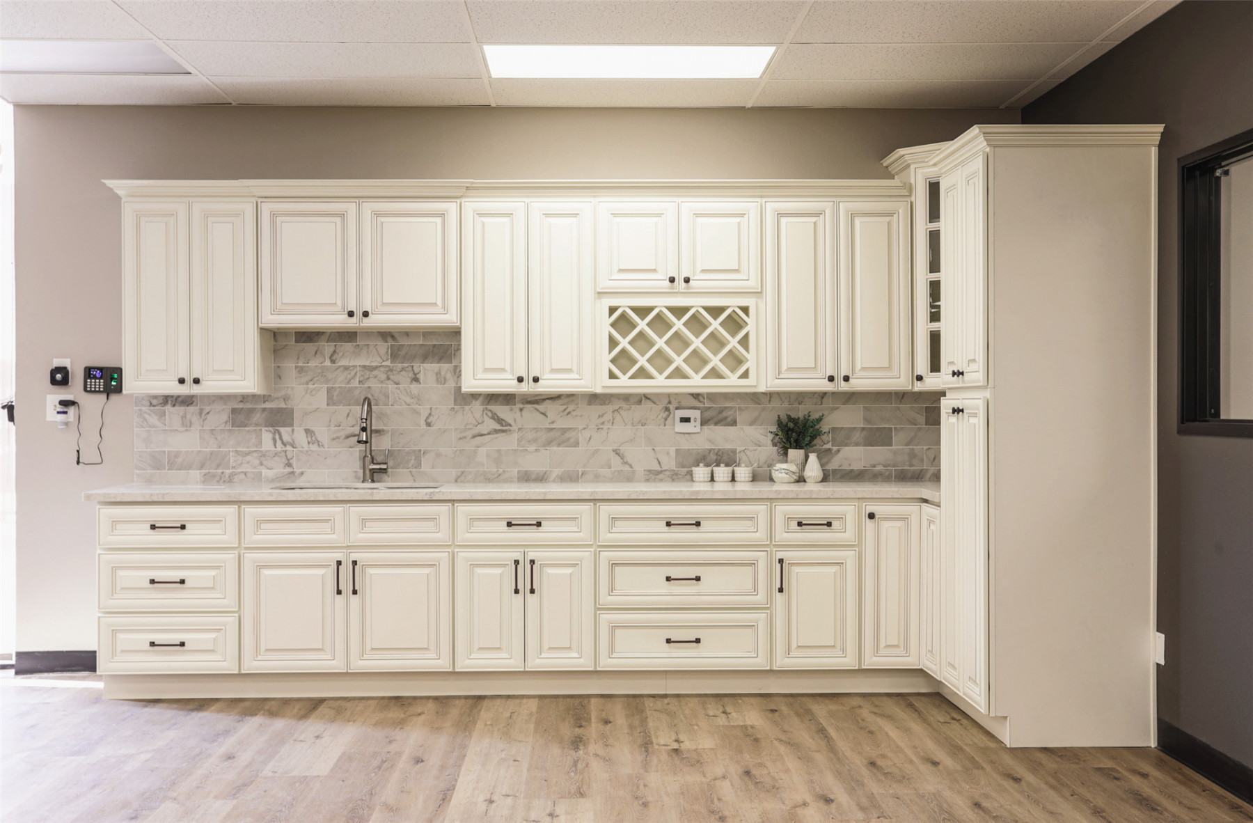 Why Antique White Kitchen Cabinets Might Not be the Best Choice in