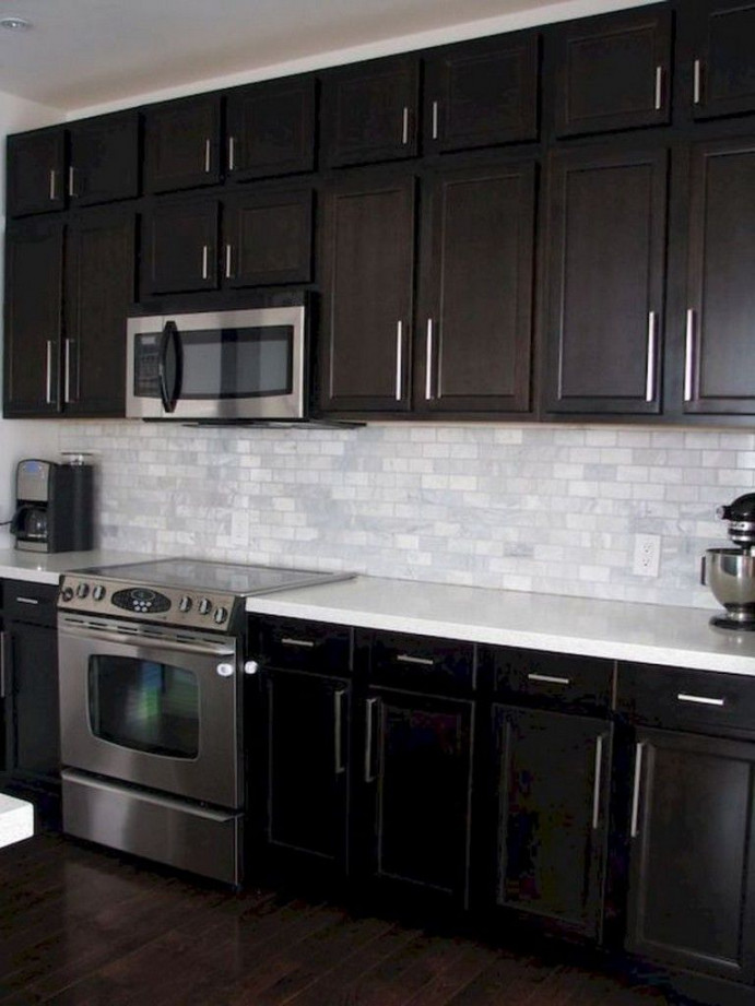 Beautiful Kitchen Backsplash Decor with Dark Cabinets in