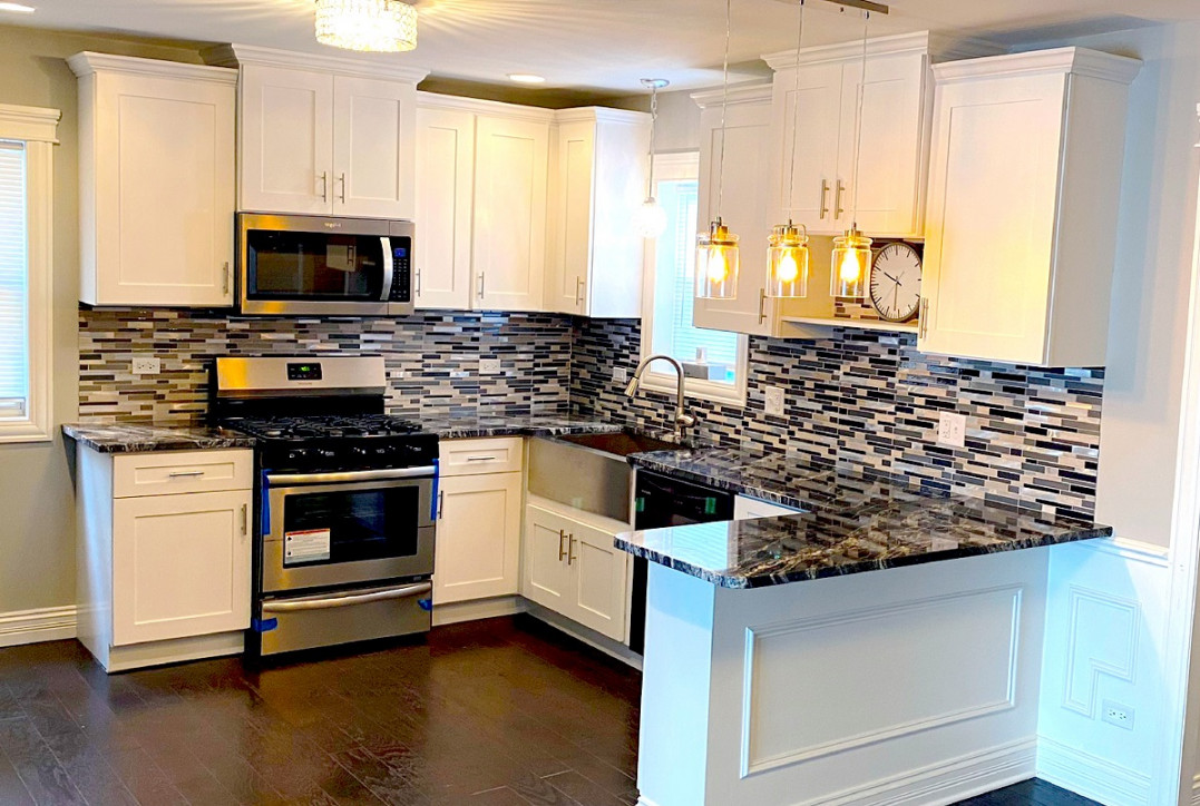 Black Countertops with White Cabinets – Granite & Quartz