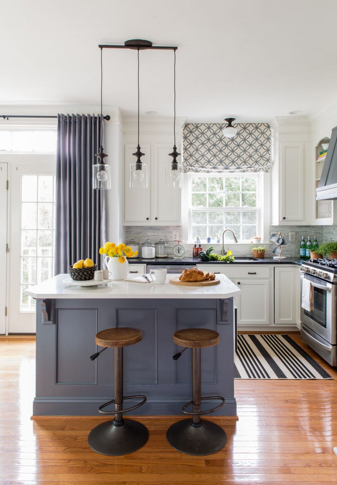 Contrasting Kitchen Island Ideas for a Stand-Out Space