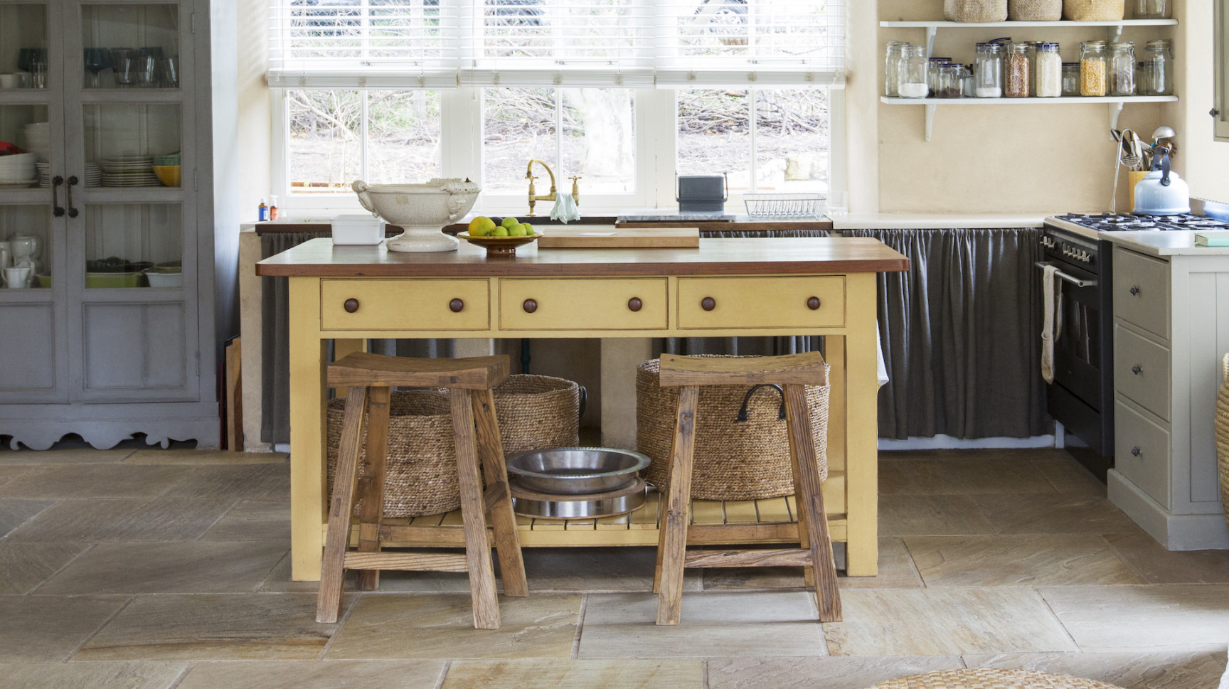 Funky kitchen islands that will make you jump on the