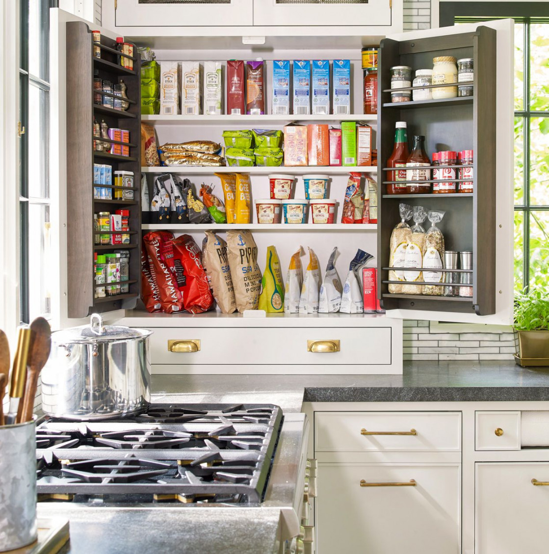 How to Organize Kitchen Cabinets in the  Absolutely Best Ways