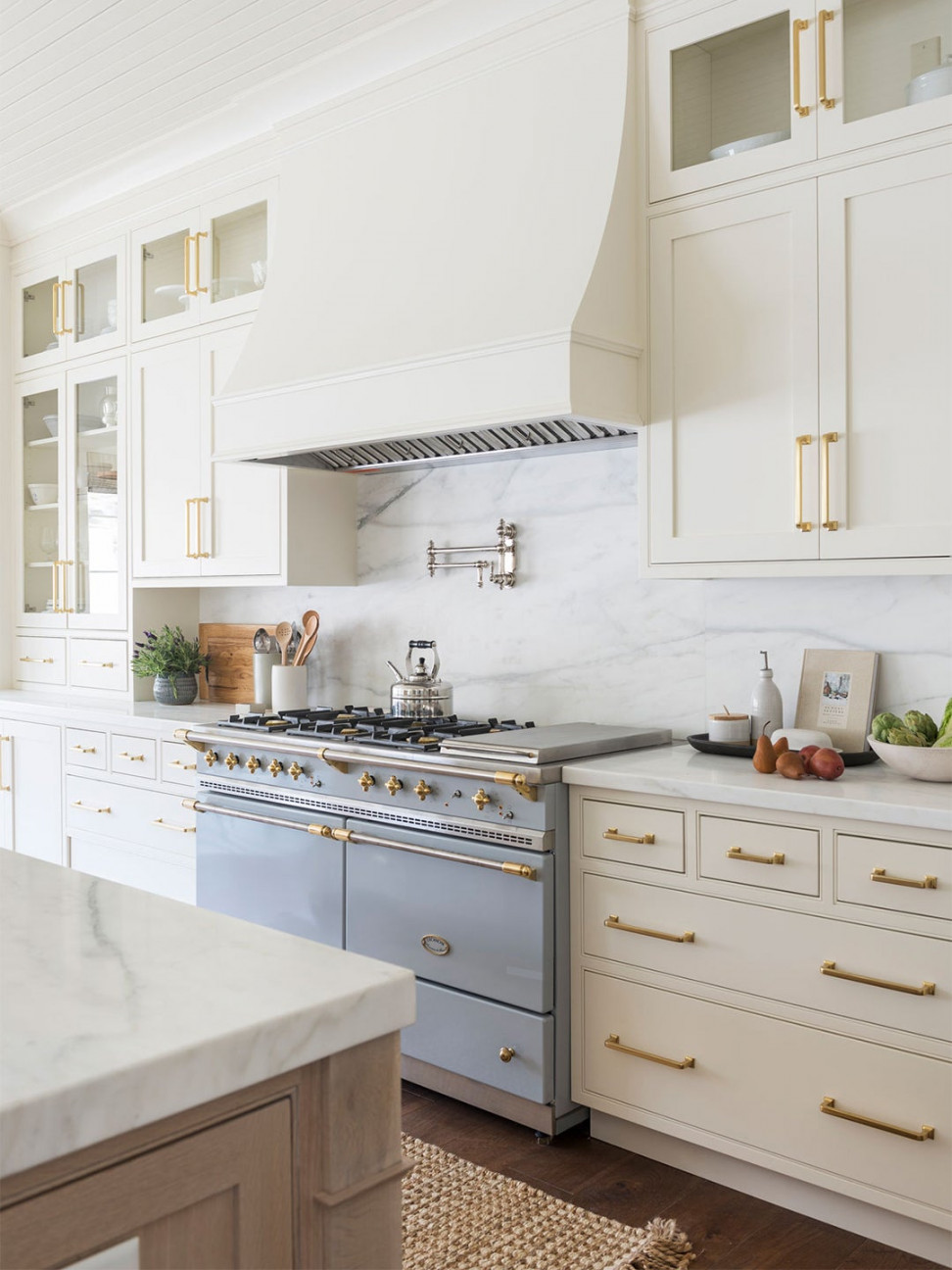 If Warmth Is What You Crave, Consider Off-White Kitchen Cabinets