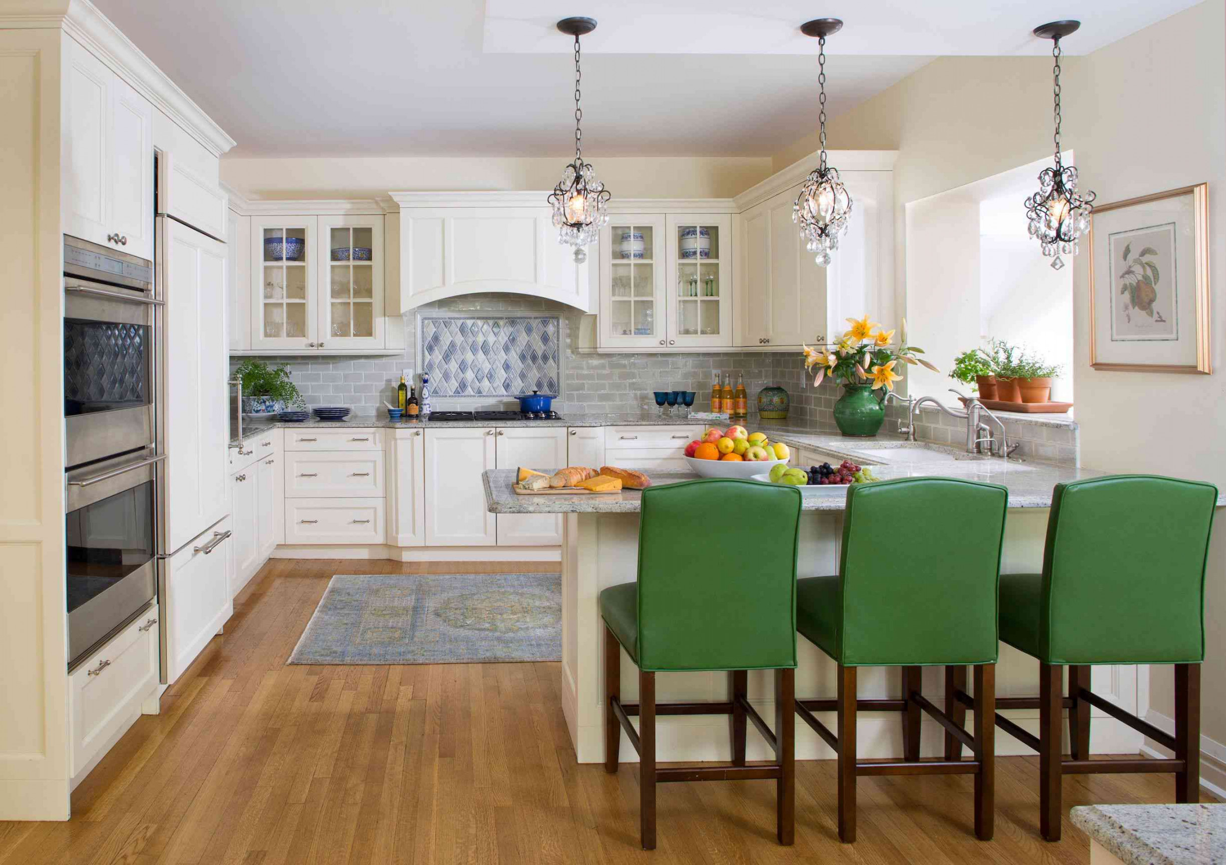 Kitchen Peninsula Ideas That Are Pretty and Functional