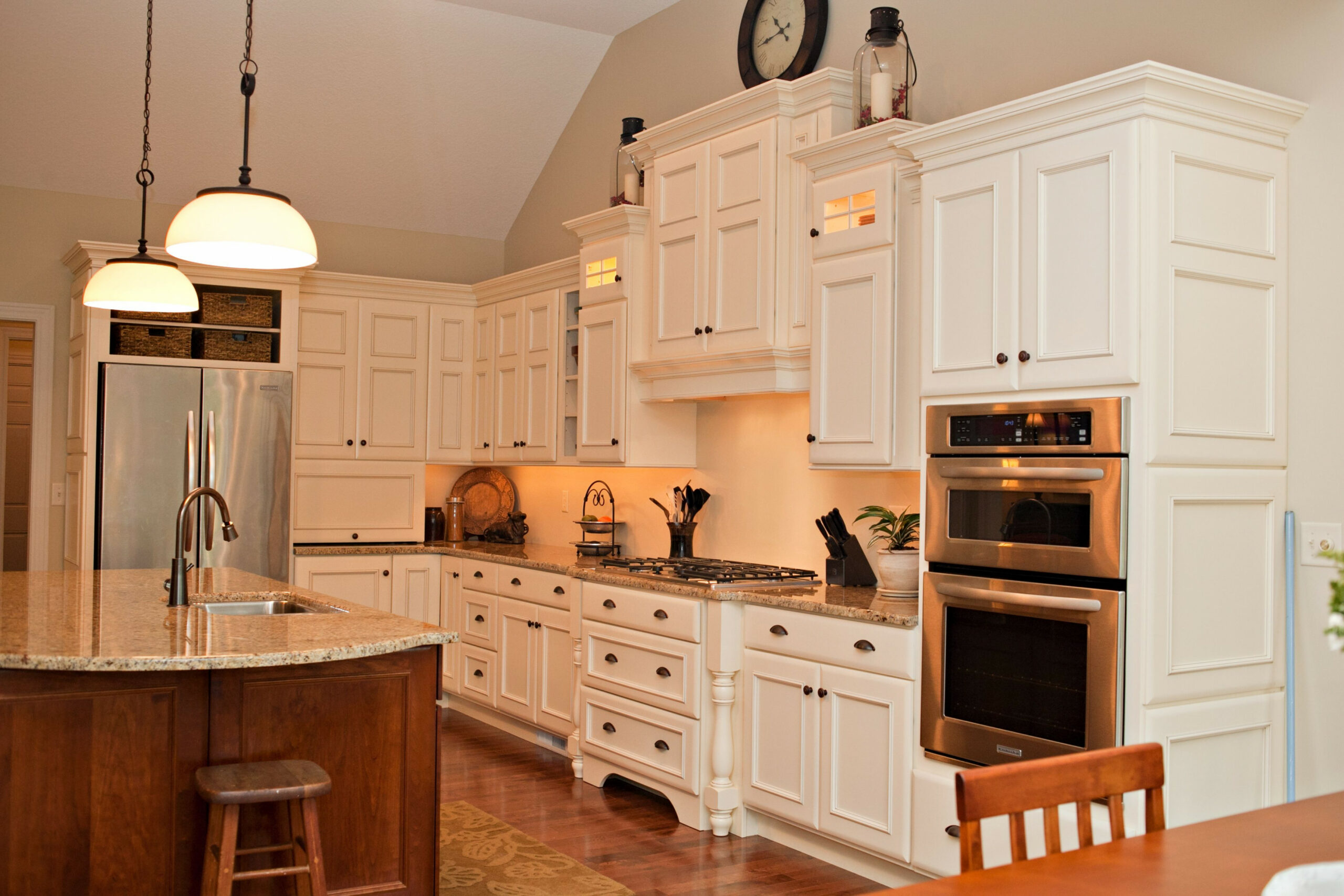 Staggered Heights and depths on this range #hood cabinet in