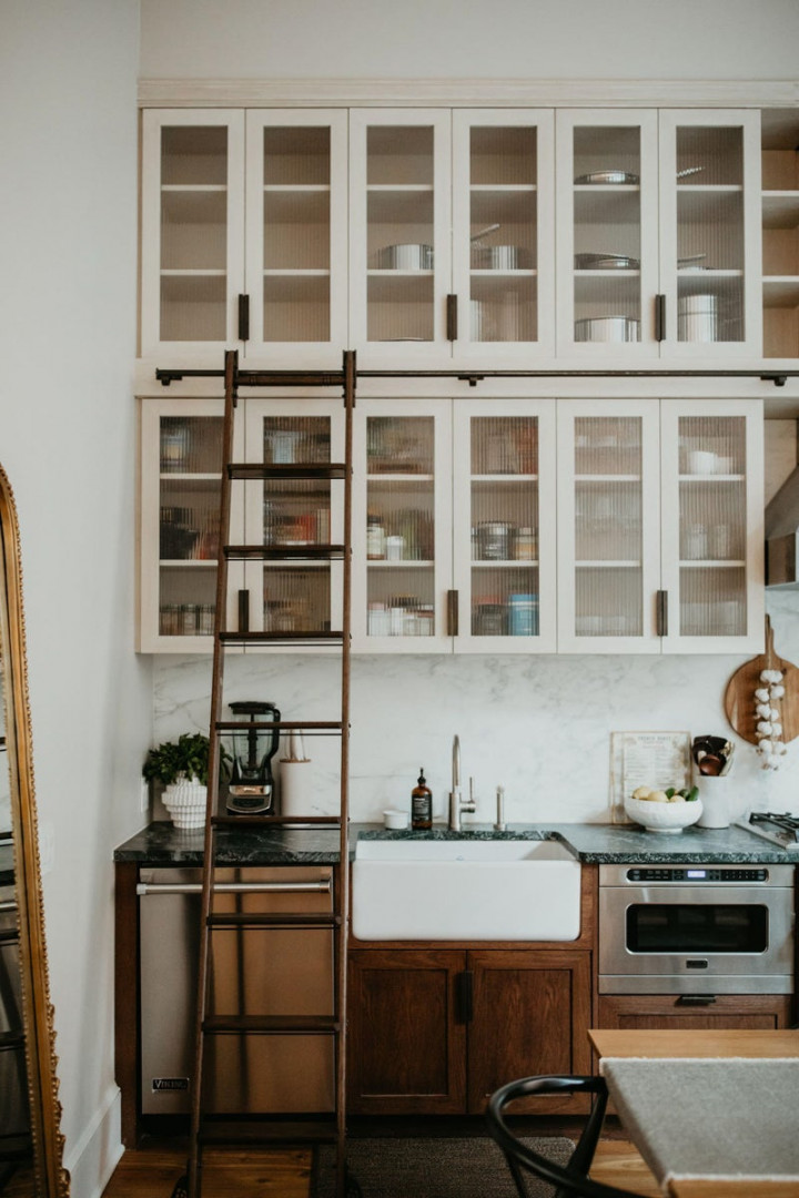 Tall Cabinets? A Kitchen Ladder Might Be Your Smartest Addition