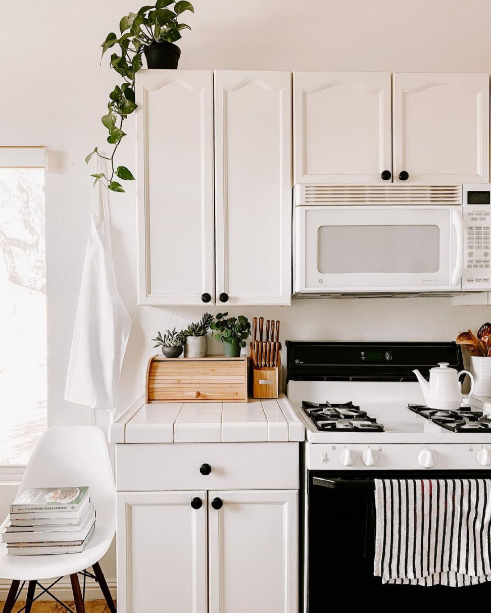 How to Decorate the Top of Your Kitchen Cabinets