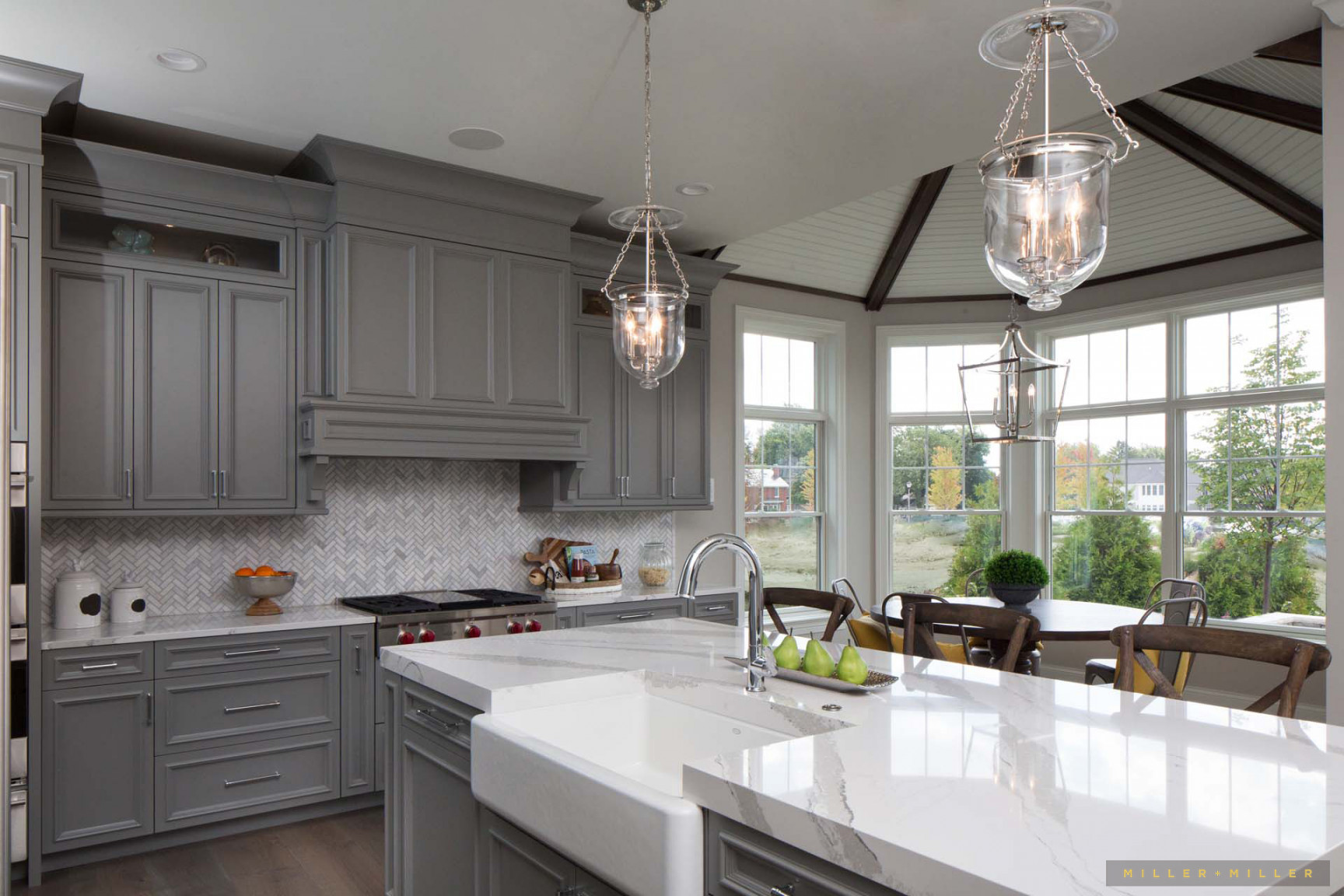 Inspiring Room: Modern Nantucket-Style Farmhouse Kitchen with Gray