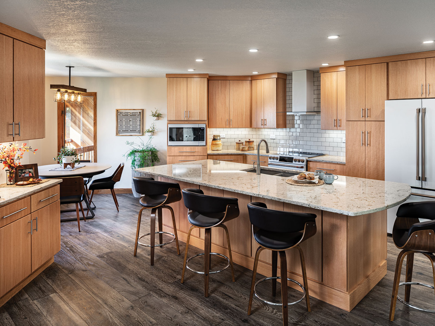 Modern Kitchens with Oak Cabinets