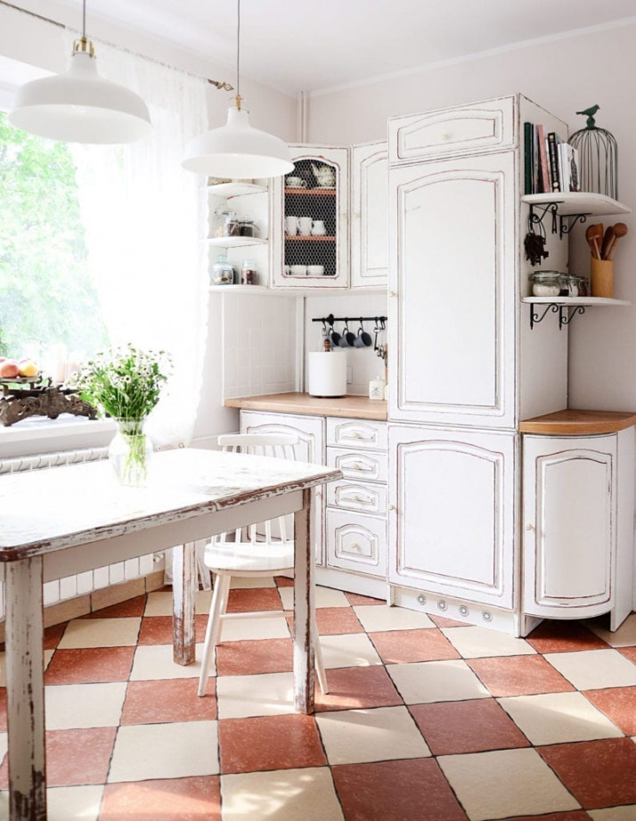 Old White Distressed Kitchen  Annie Sloan DE