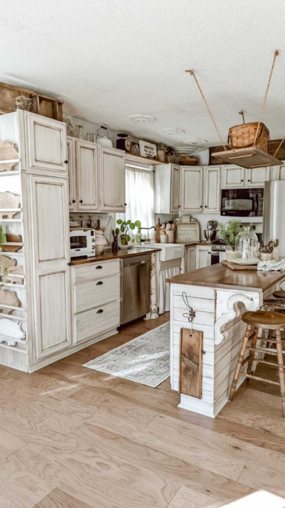 small farmhouse kitchen  kitchen design small  home kitchens