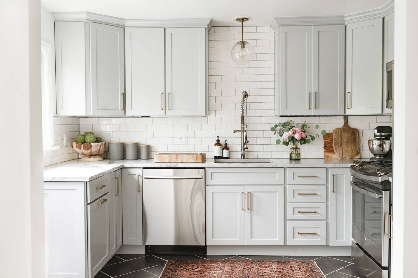 Ways to Style Gray Kitchen Cabinets