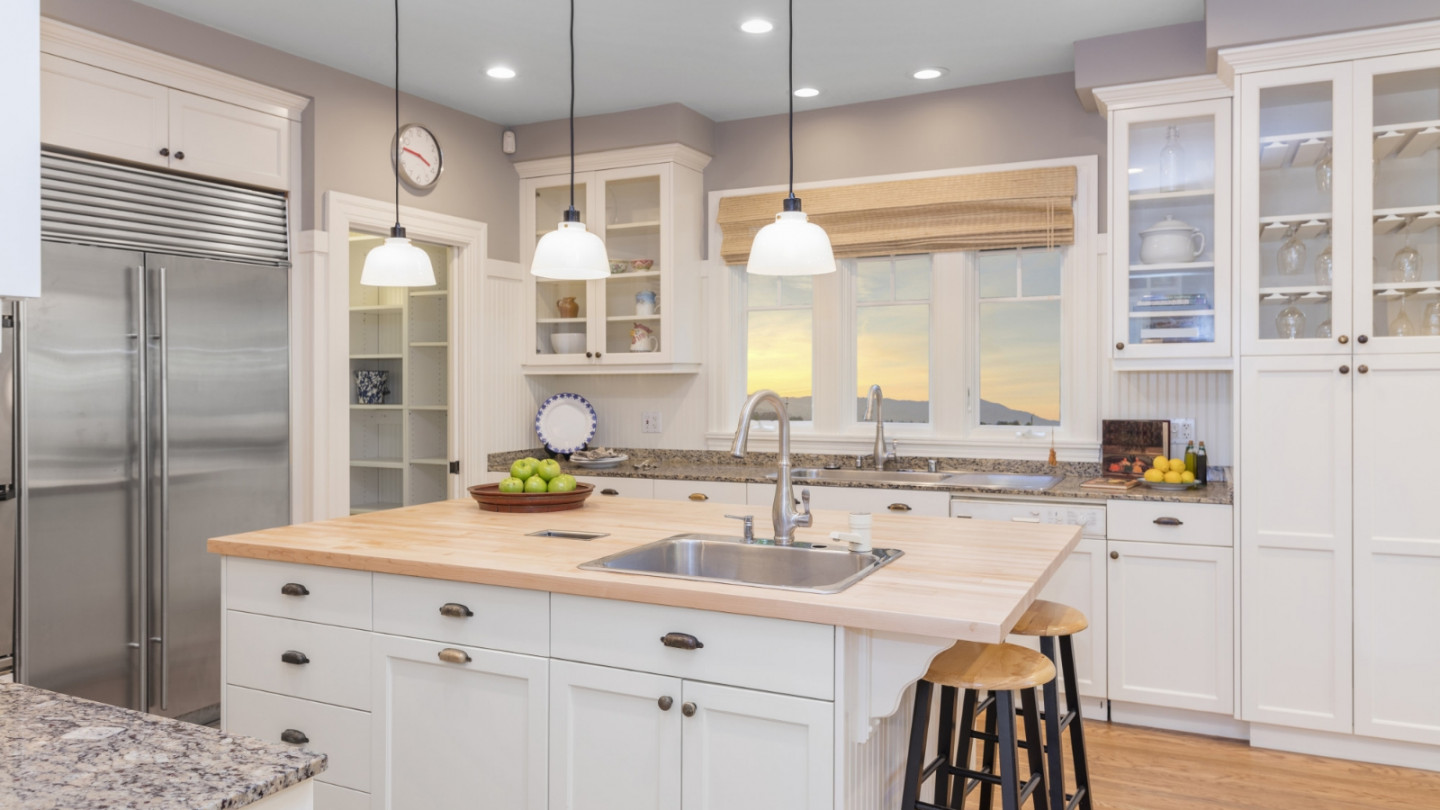 What Cabinets to Use for Your Kitchen Island