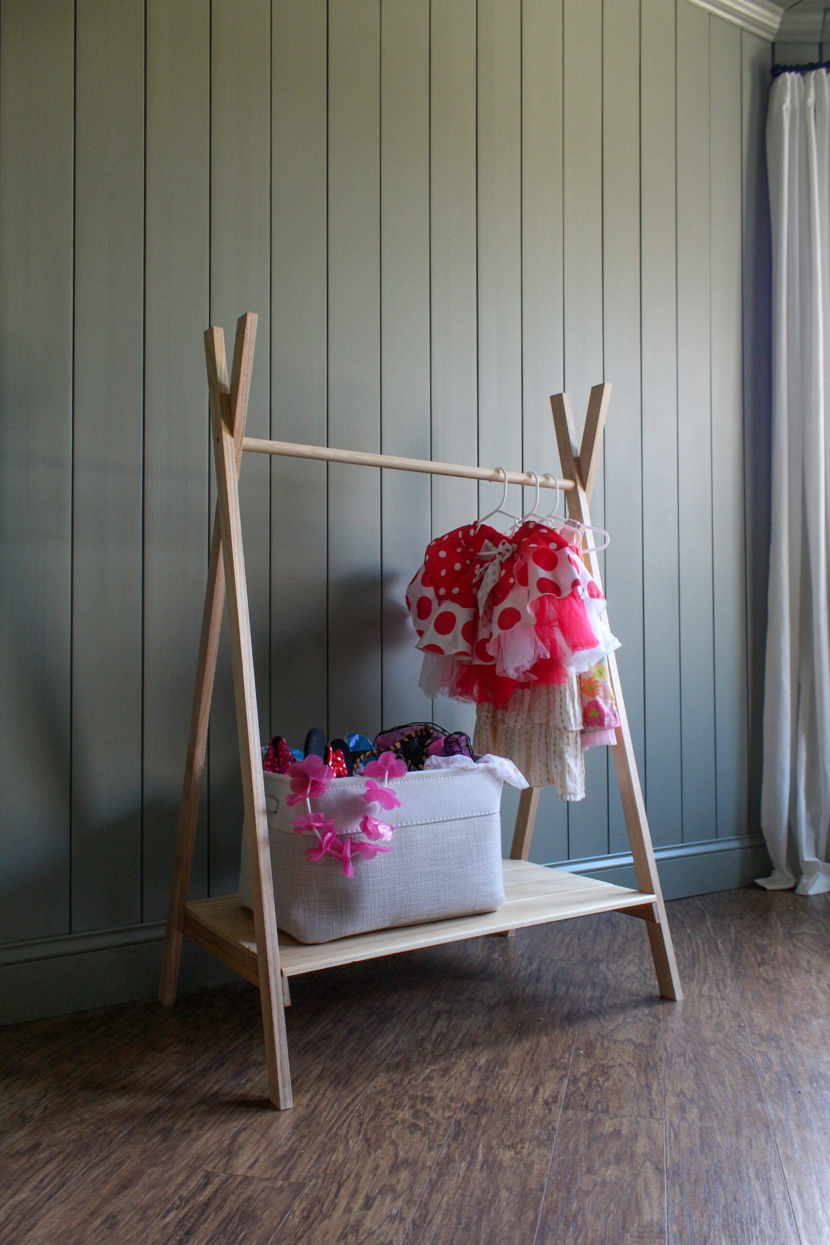 DIY Clothing Rack for Kids – simplify the chaos