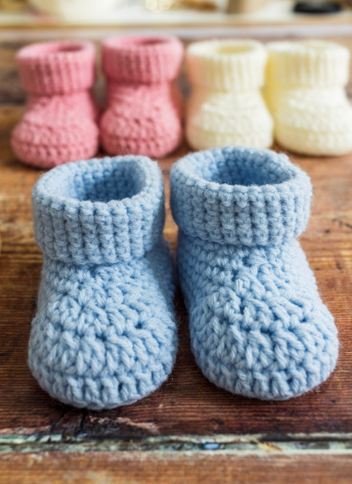 Fast Crochet Baby Booties (A Free and Easy Pattern) - Maisie and Ruth