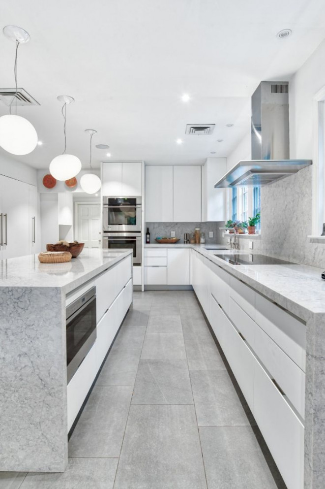 Grey and White Modern Kitchen  Modern grey kitchen, Grey kitchen