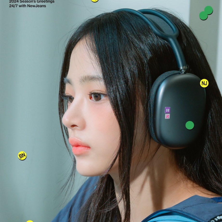 NEWJEANS NEWS🇰🇷 on X: "[📞🐻 - Minji Phoning] 🐻: No the Airpods