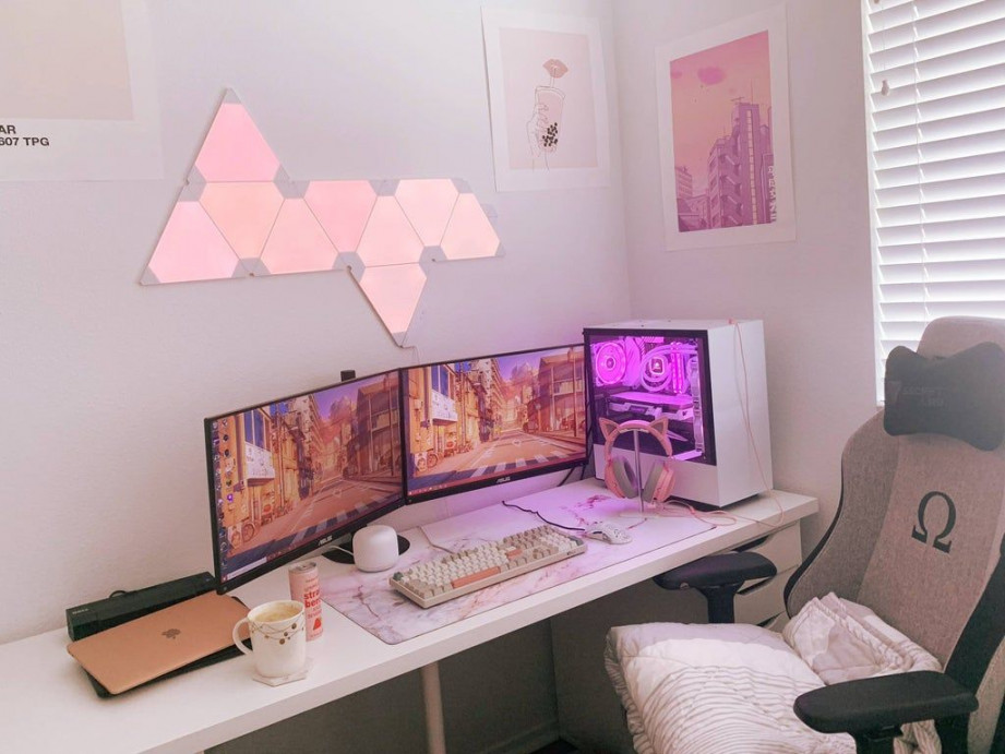 pink and white battlestation ~ open to suggestions on how to