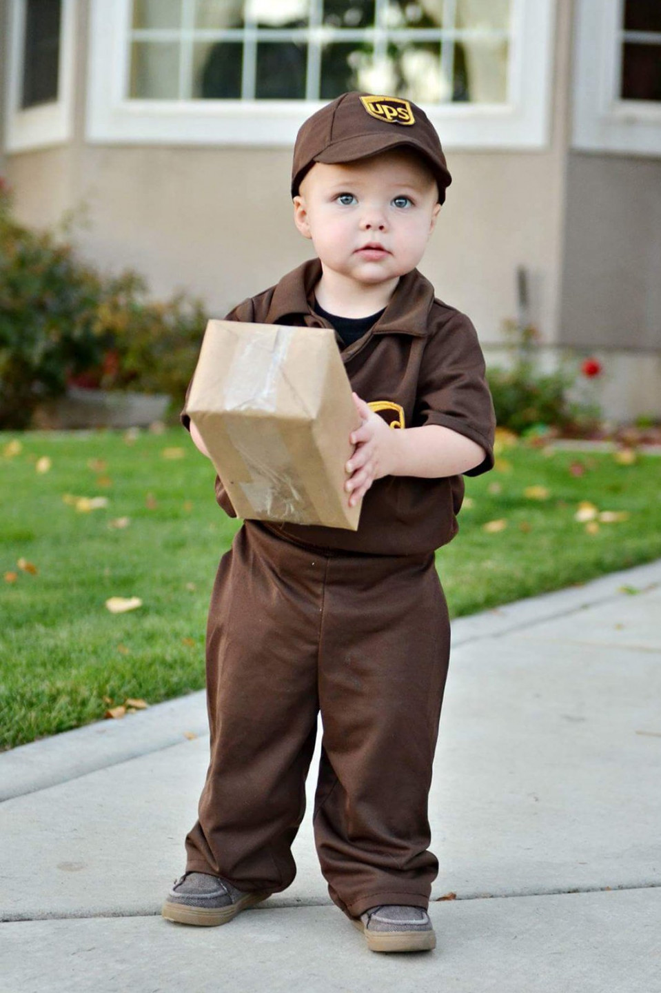 Toddler UPS Delivery Guy Costume (Ages -)