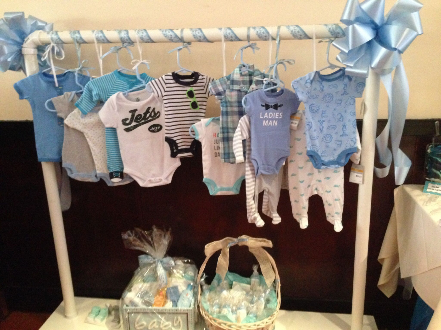 Clothing rack #clothingrack #babyboy #babyshower #DIY  Baby