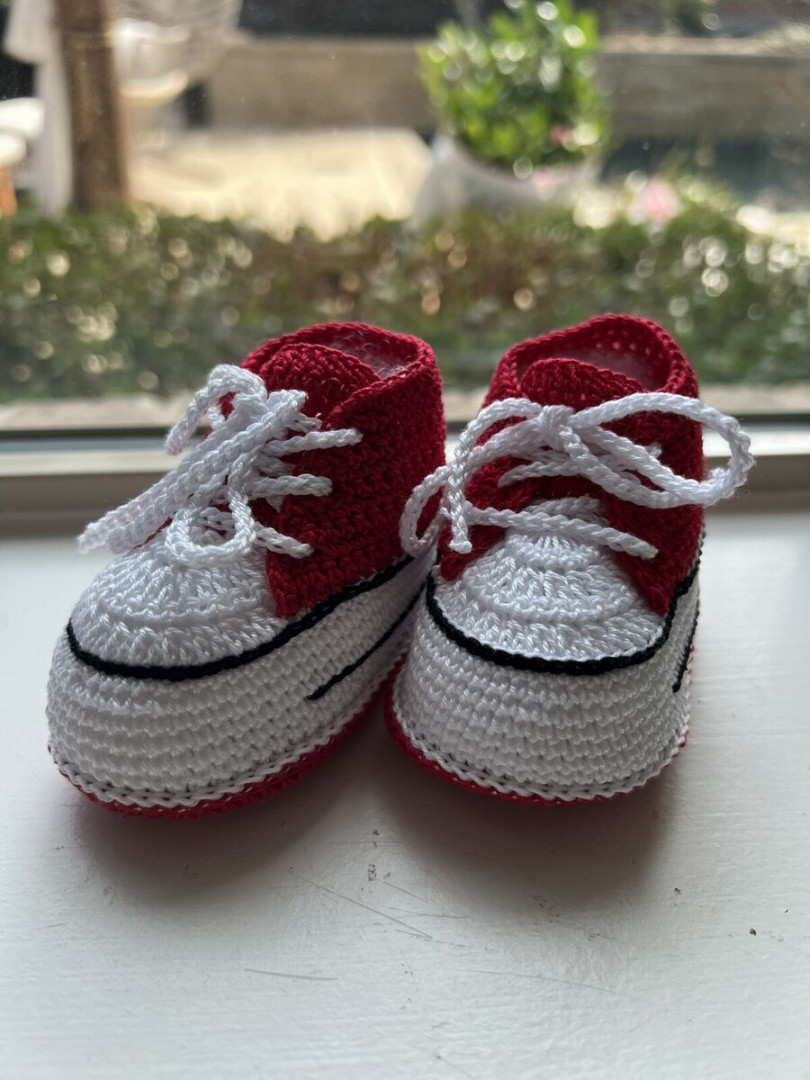 Crochet baby shoes -  to  months old babies