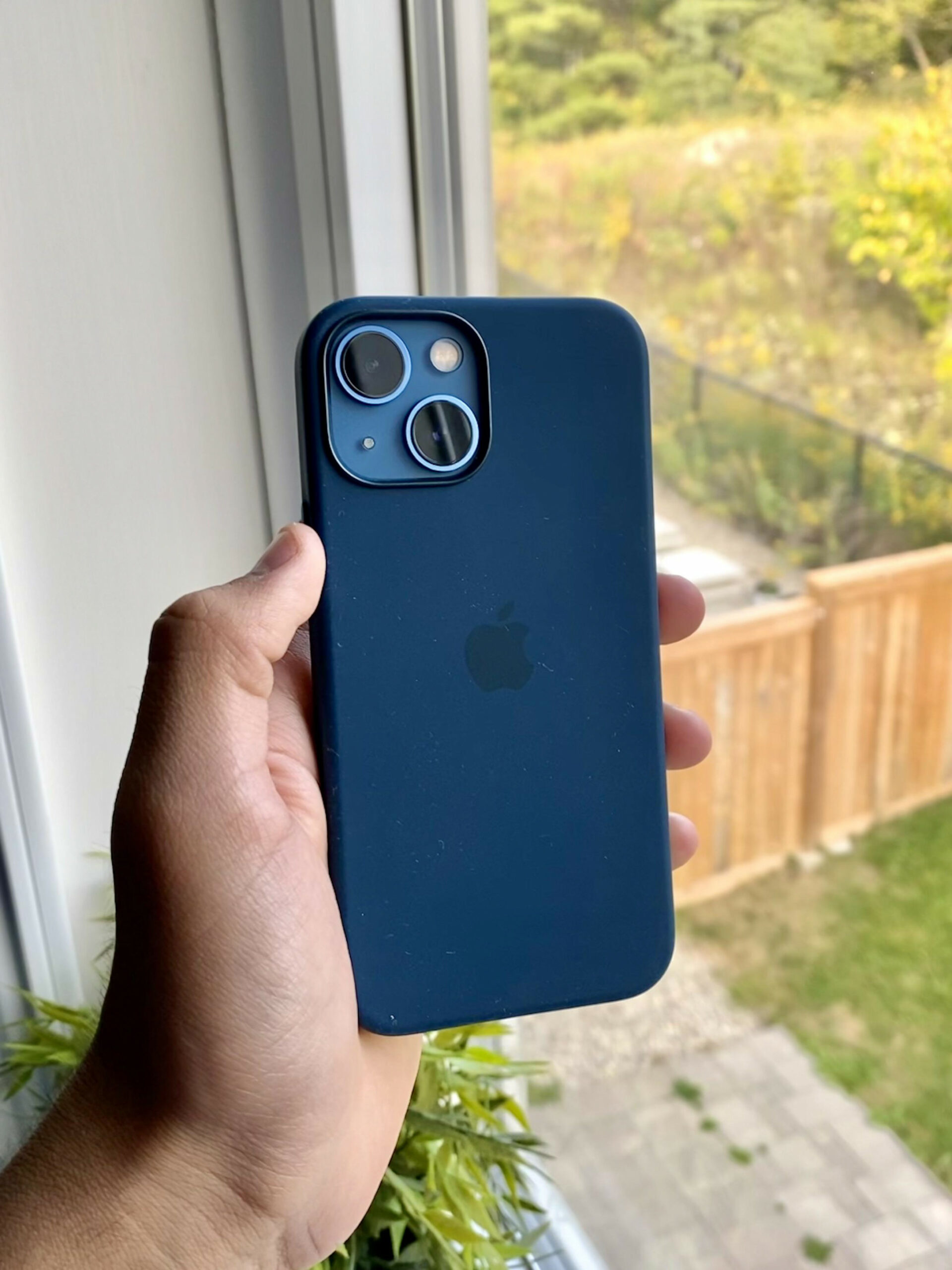 Finally found the best blue iPhone case combination : r/iPhoneMini