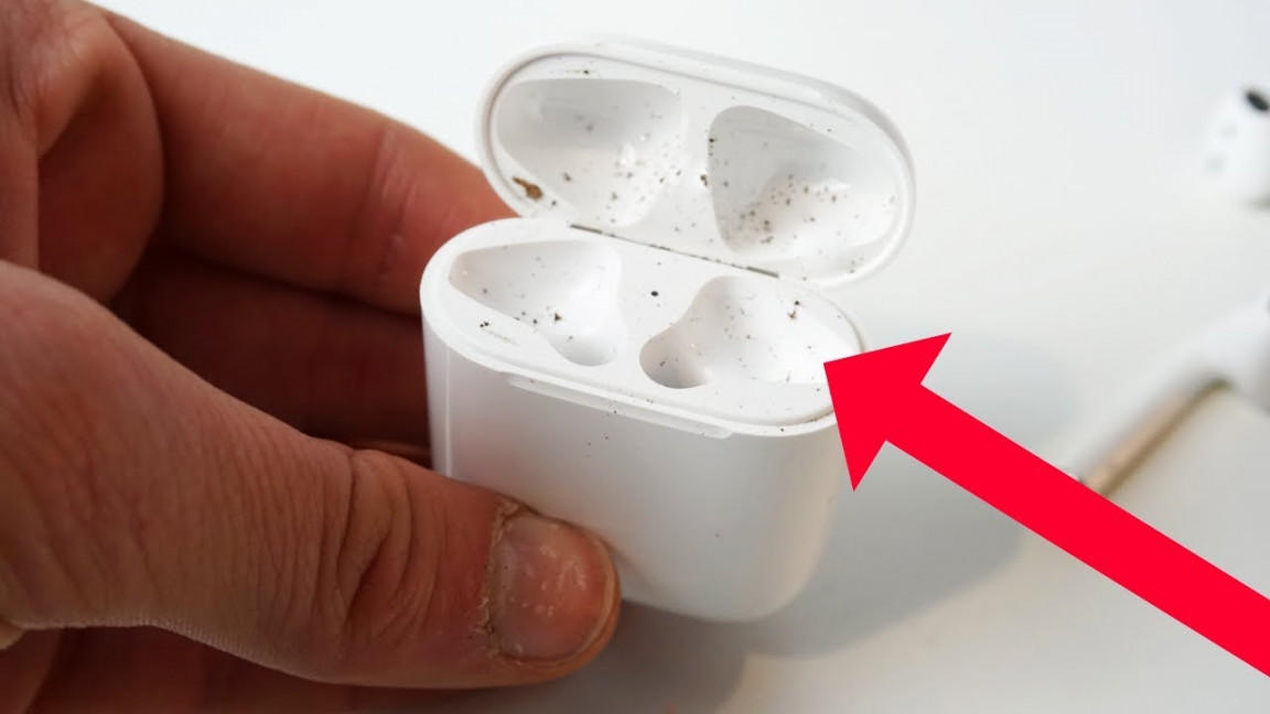 HOW TO CLEAN THE AIRPODS CASE