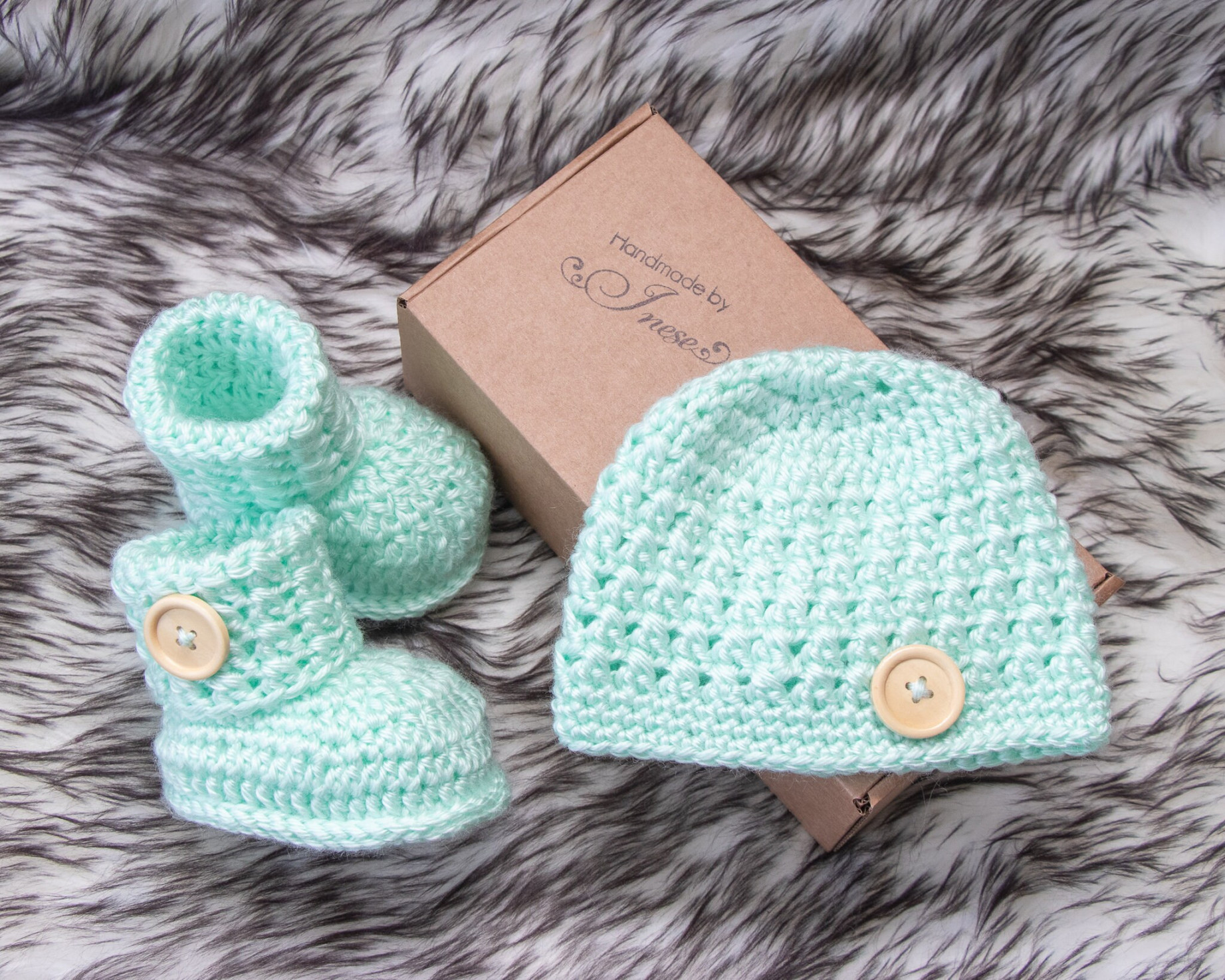 Mint green Baby hat and booties set, Gender neutral outfit