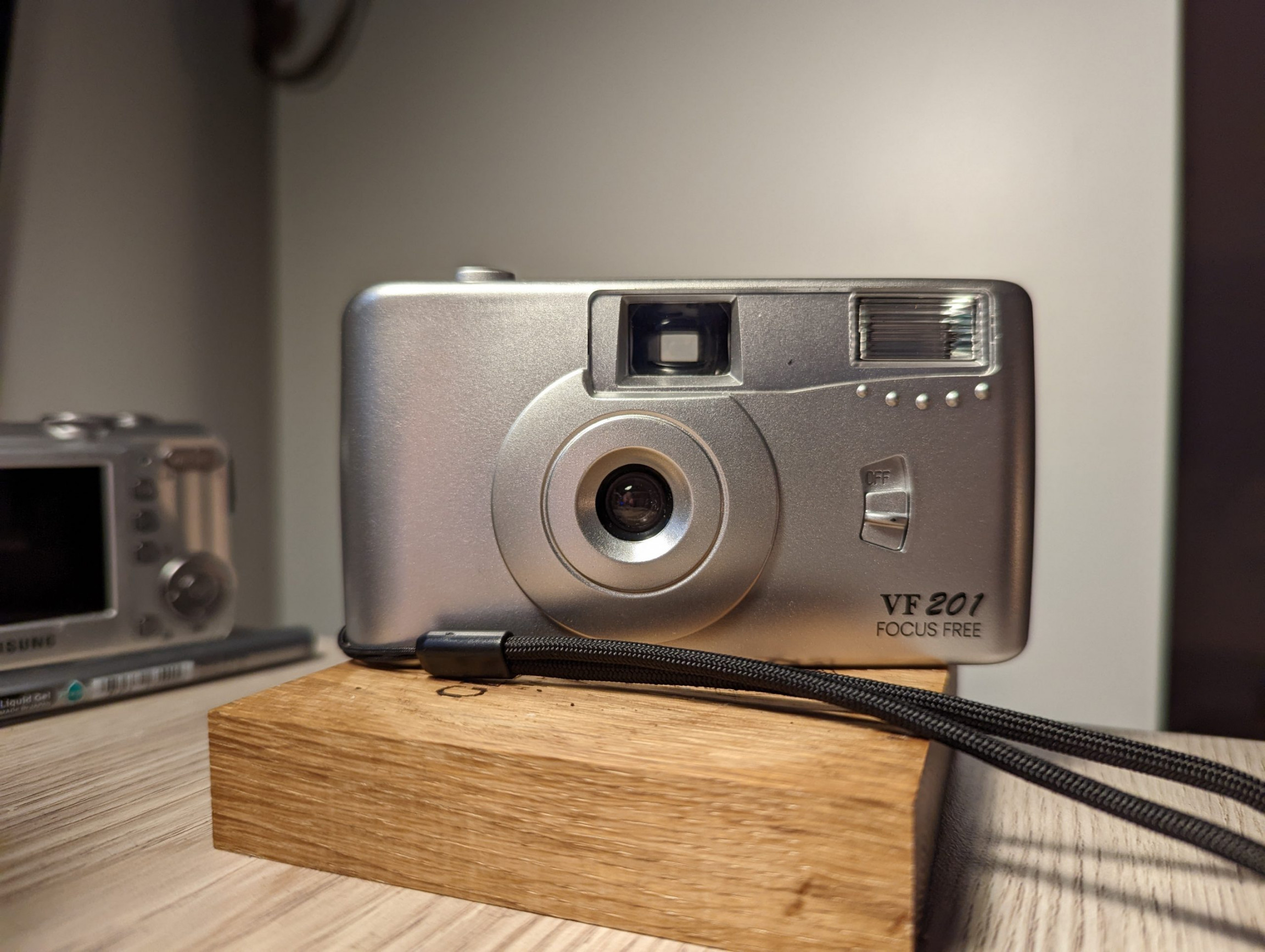 The Lone Star - The Urban Outfitters VF Review - Canny Cameras