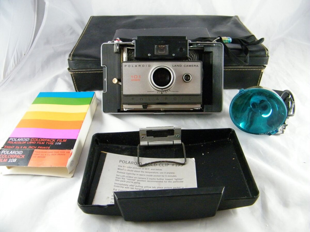 VINTAGE POLAROID  LAND CAMERA WITH CASE, FLASH, MANUAL & PRINT MOUNTS NO  FILM